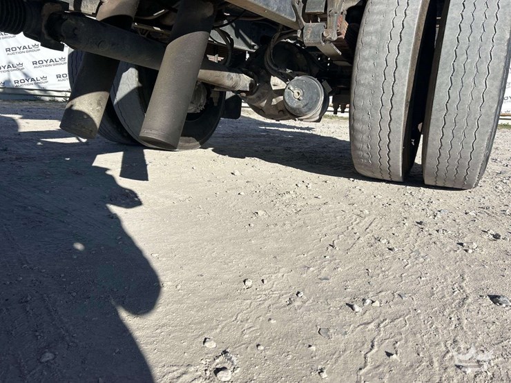 2009-ford-f-750-12ft-dump-truck-image-22