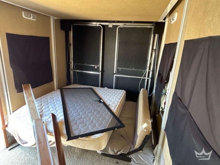 2014-crossroads-rv-elevation-t/a-5th-wheel-toy-hauler-travel-trailer-image-30