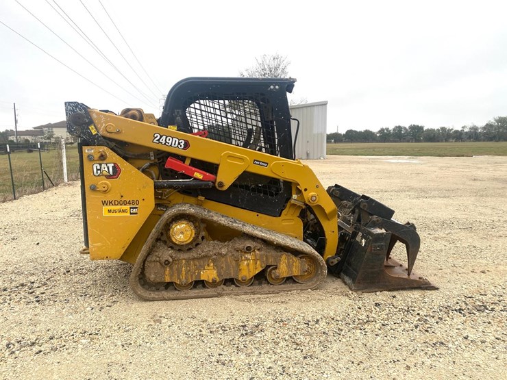 2023-caterpillar-249d3-image-2