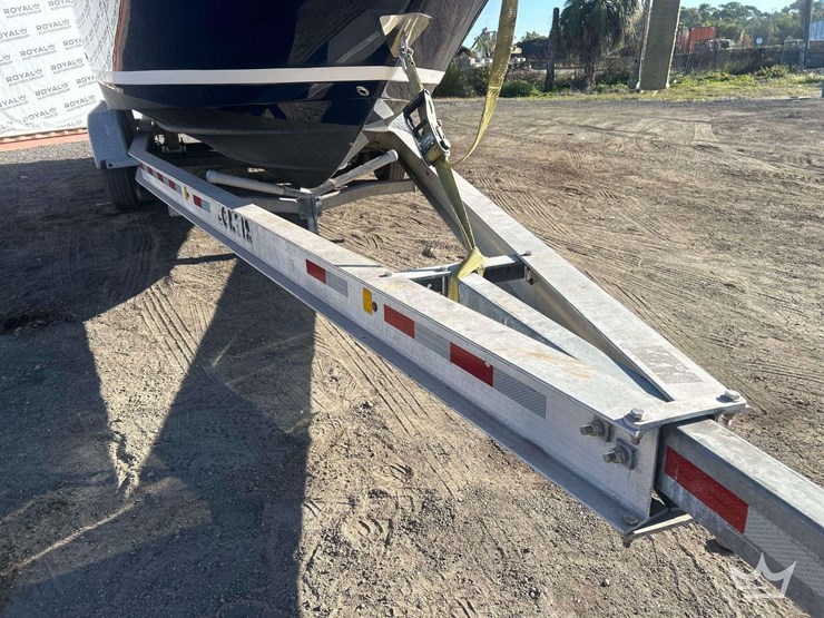 2008-regal-2565-express-cruiser-boat-with-30ft-t/a-continental-boat-trailer-image-9