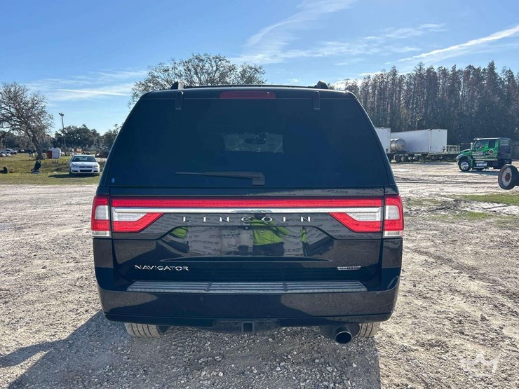 2016-lincoln-navigator-image-26