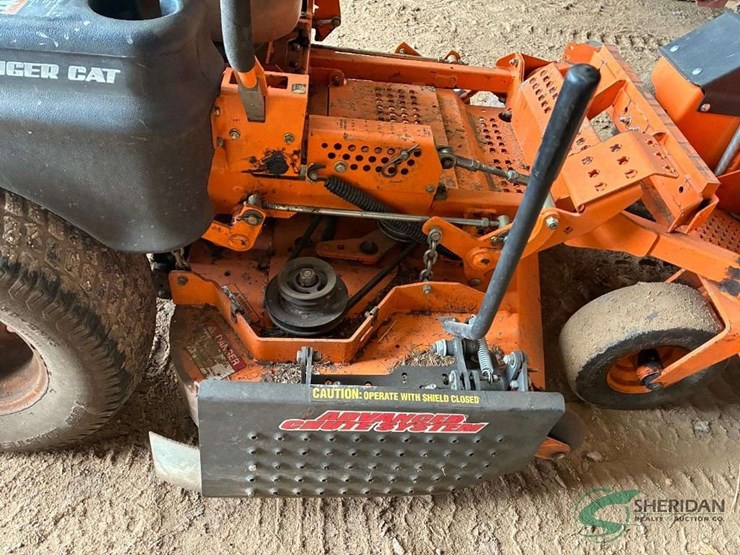 scag-tiger-cat-52"-mowing-deck-showing-1615-hours-image-10