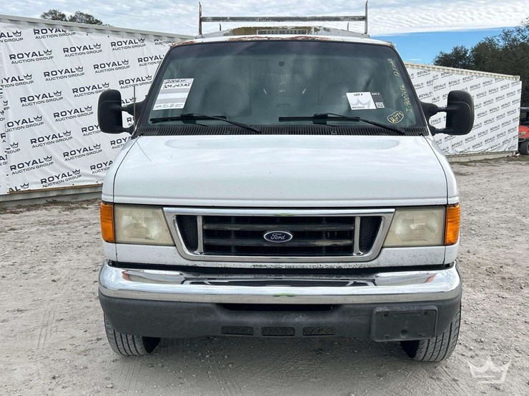 2006-ford-e350-image-28