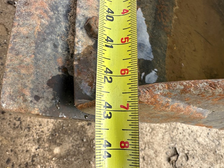 new-holland-lb75b-image-38