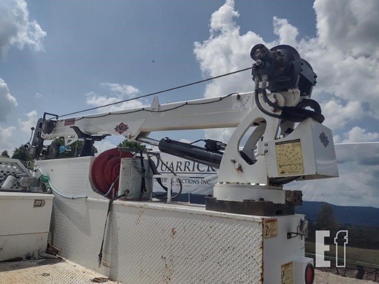 18-ford-f550-image-31