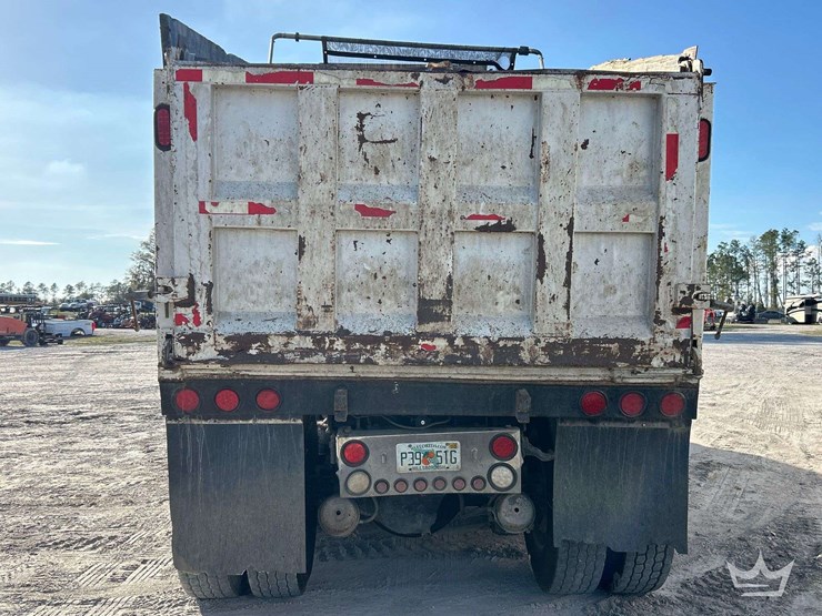 1995-peterbilt-379-image-42