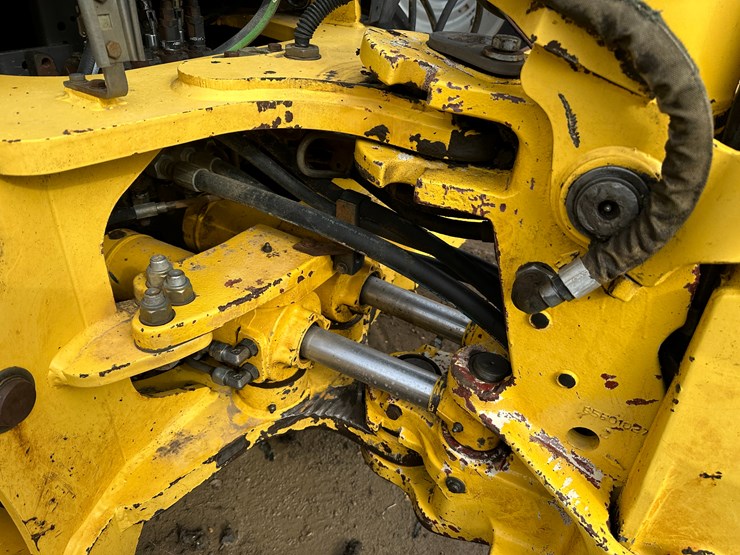 new-holland-lb75b-image-33