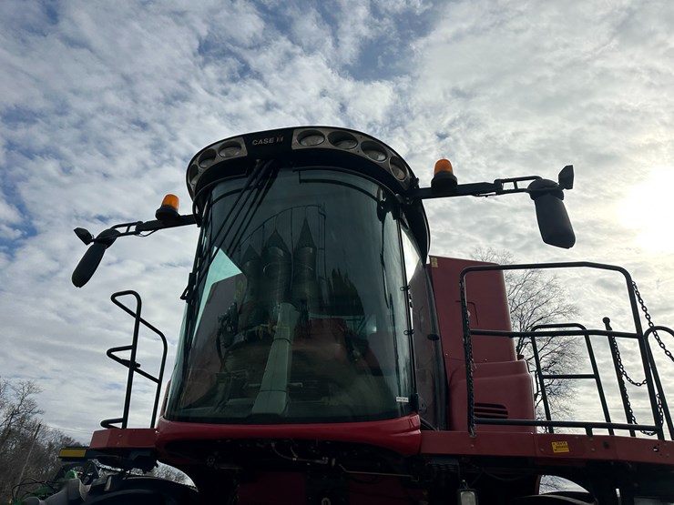 #38416-•-2016-case-axial-flow-8240-prwd-combine-yfg230343-image-22