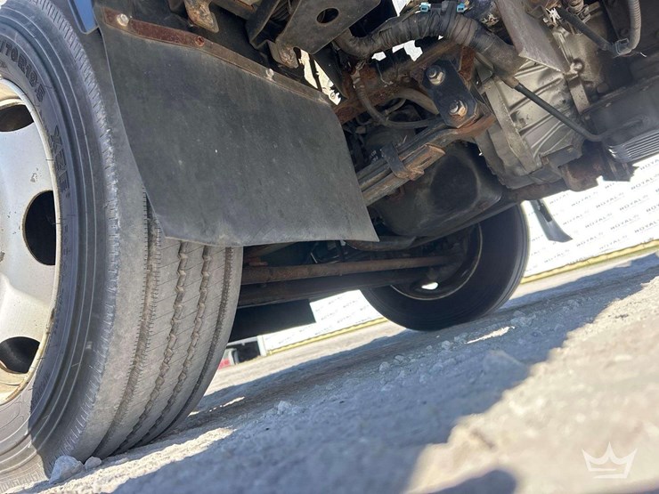 2016-isuzu-nrr-image-19