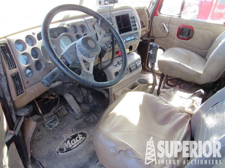 2001-mack-ch613-image-4