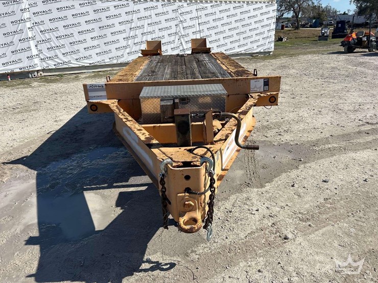 1986-eager-beaver-b9d0w-20ft.-11-ton-tri-axle-dovetail-tag-a-long-tailer-image-13