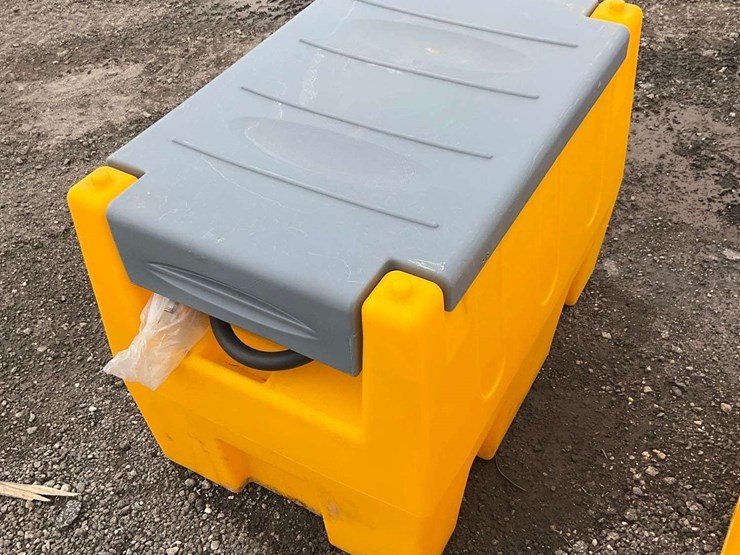 2025-poly-fuel-tank-with-electric-pump-image-4