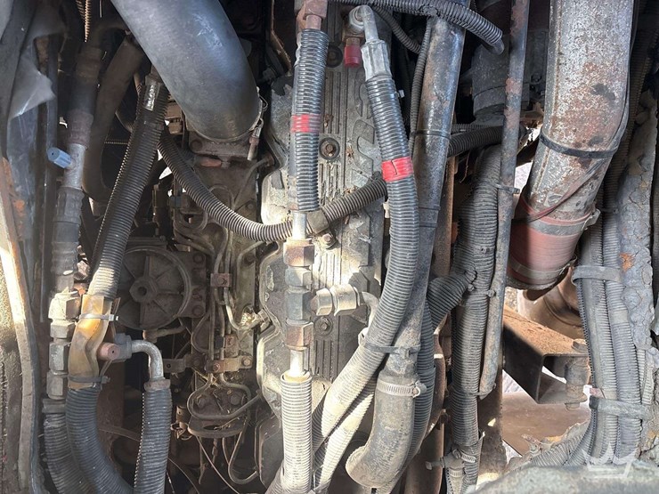 2001-freightliner-mb55-image-38