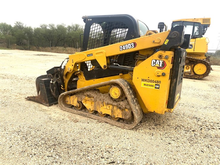 2023-caterpillar-249d3-image-3