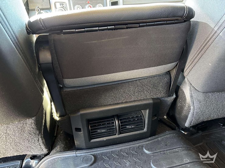 2021-ram-1500-slt-image-26