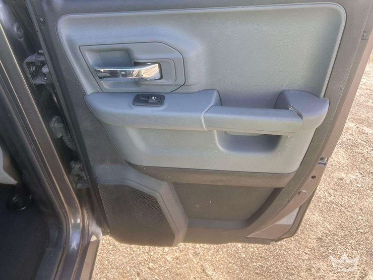 2016-dodge-1500-image-16