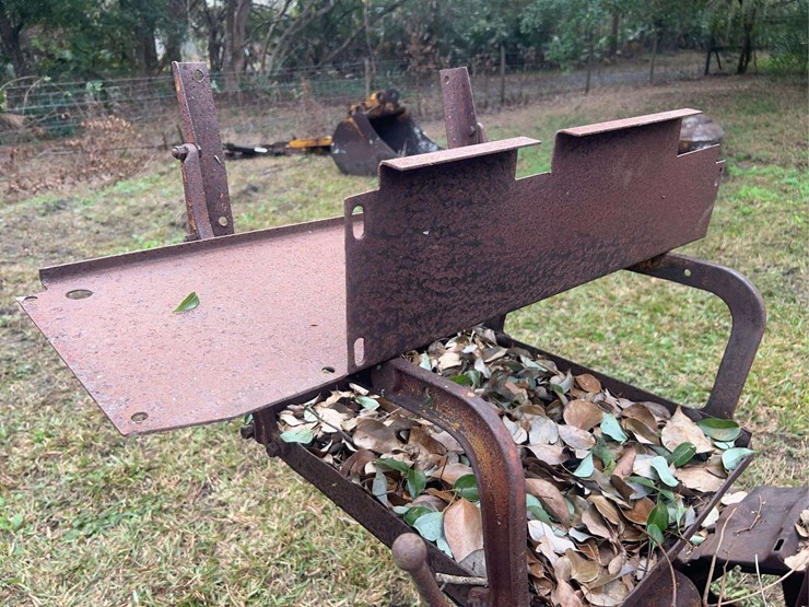 caterpillar-2-ton-crawler-image-27