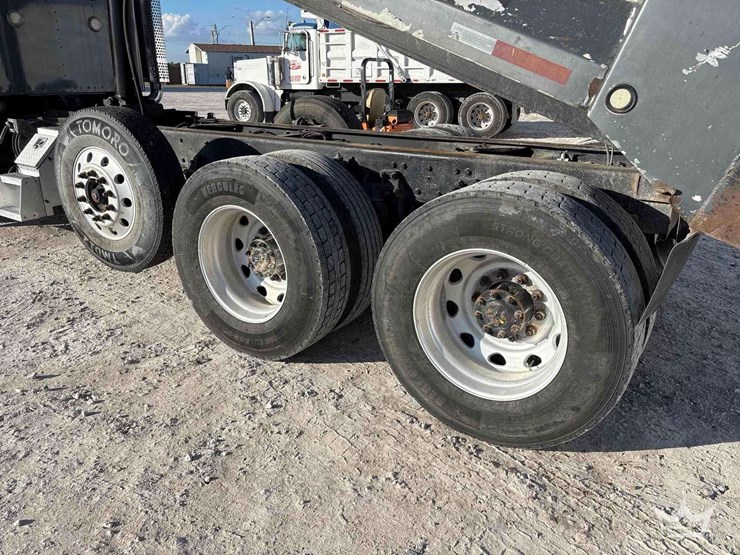 2016-kenworth-t800-image-50