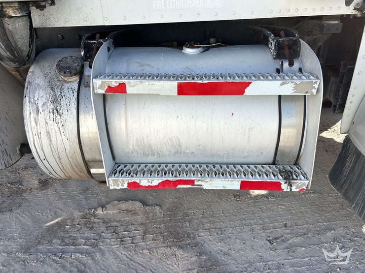 1995-peterbilt-379-image-32