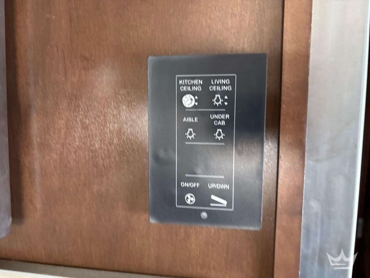 2018-freightliner-thor-venetian-400xcr-a40-41ft.-class-a-motorhome-image-29