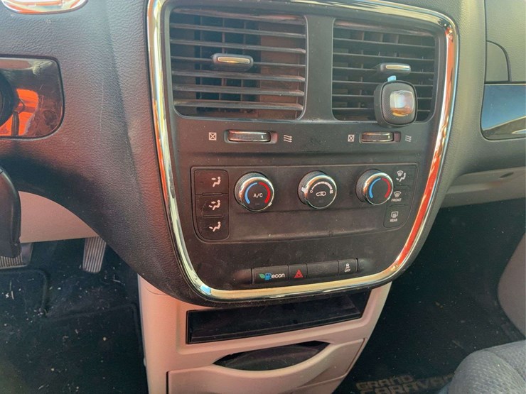 2013-dodge-grand-caravan-se-image-21