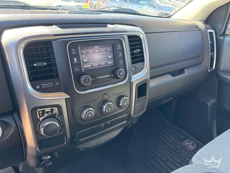 2021-ram-1500-slt-image-19