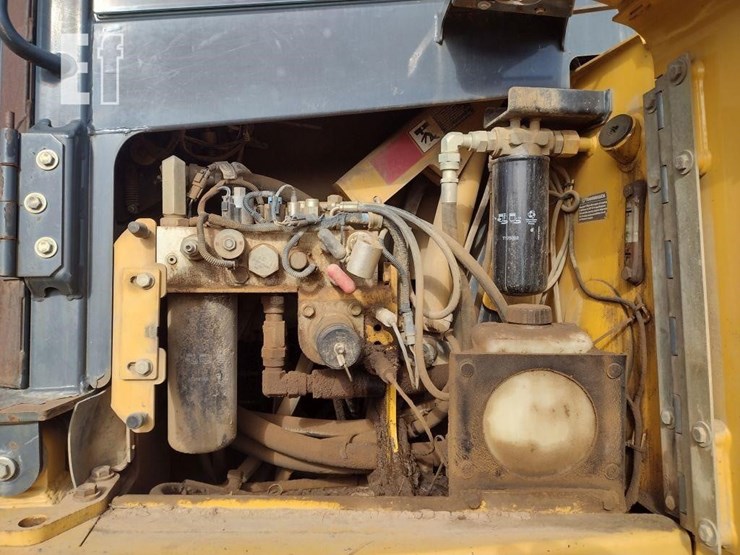 2008-deere-750j-image-41