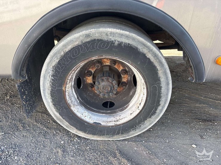 2001-freightliner-mb55-image-36