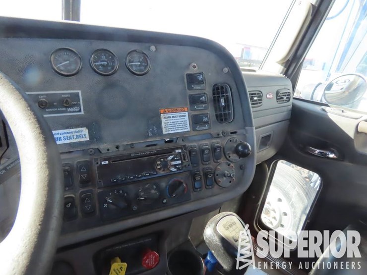 2012-peterbilt-365-image-7