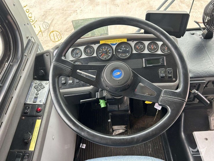 2002-blue-bird-f131612-bus-image-15