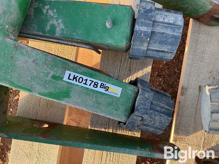 john-deere-twist-adjust-planter-opener-brackets-image-13