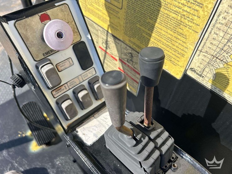 2011-peterbilt-365-image-28