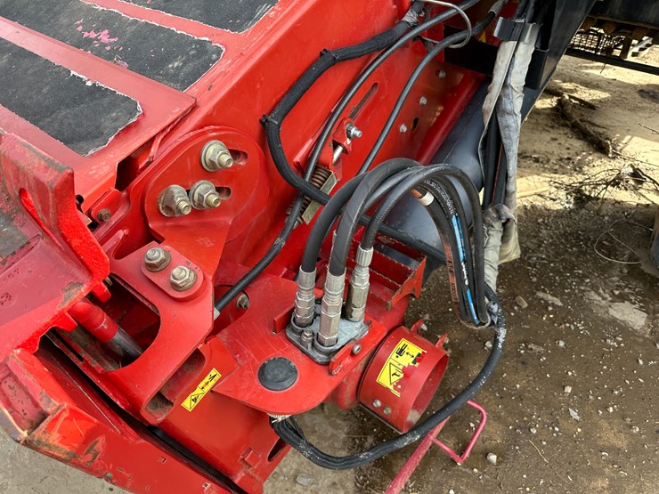 #38416-•-2016-case-axial-flow-8240-prwd-combine-yfg230343-image-50