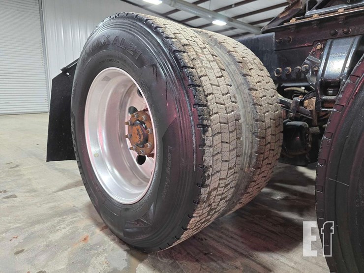 2015-kenworth-t680-image-32