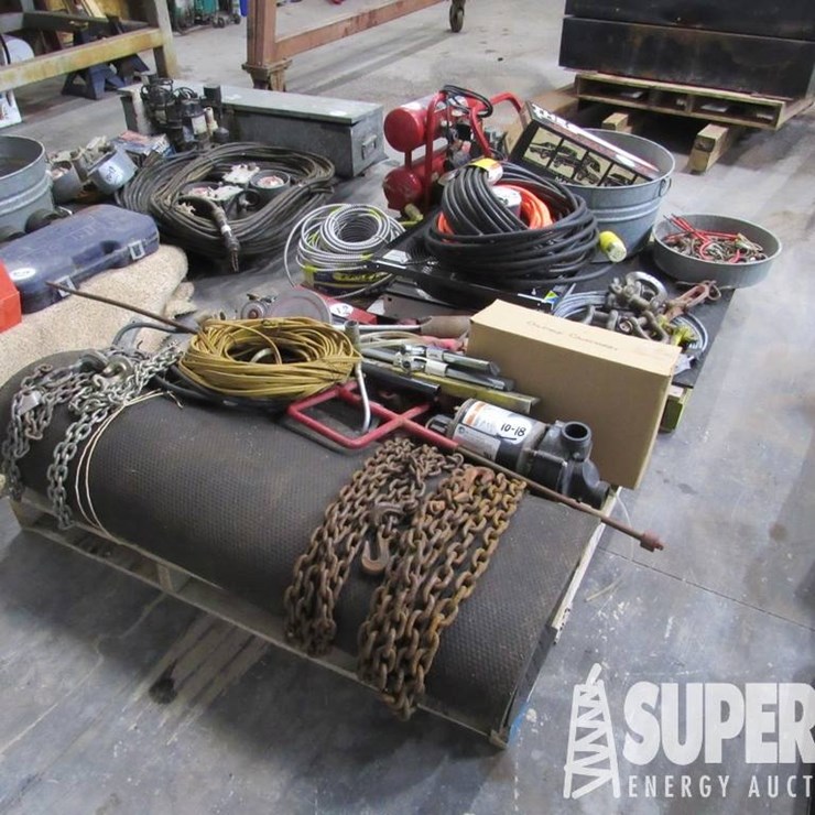 (10-18) PORTER CABLE CF2400 2 HP 4-Gal Air Compr...