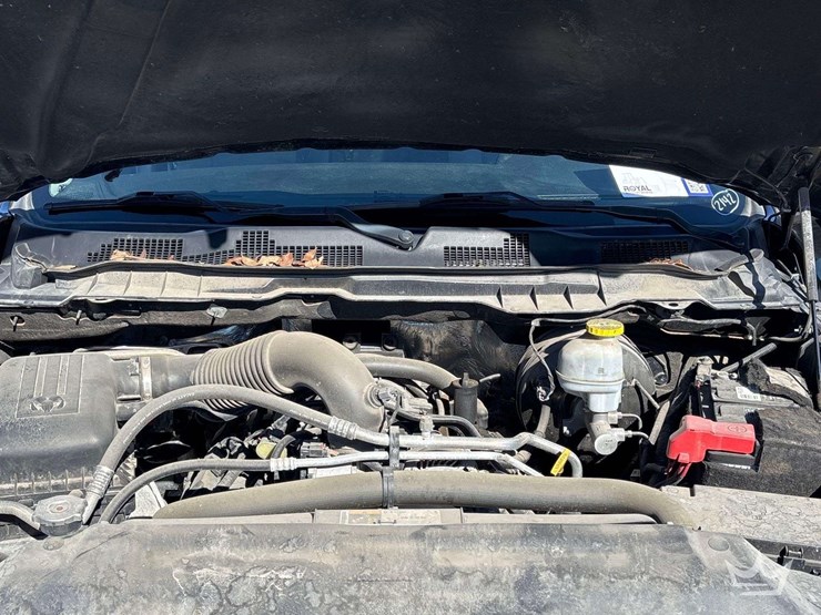 2021-ram-1500-slt-image-12