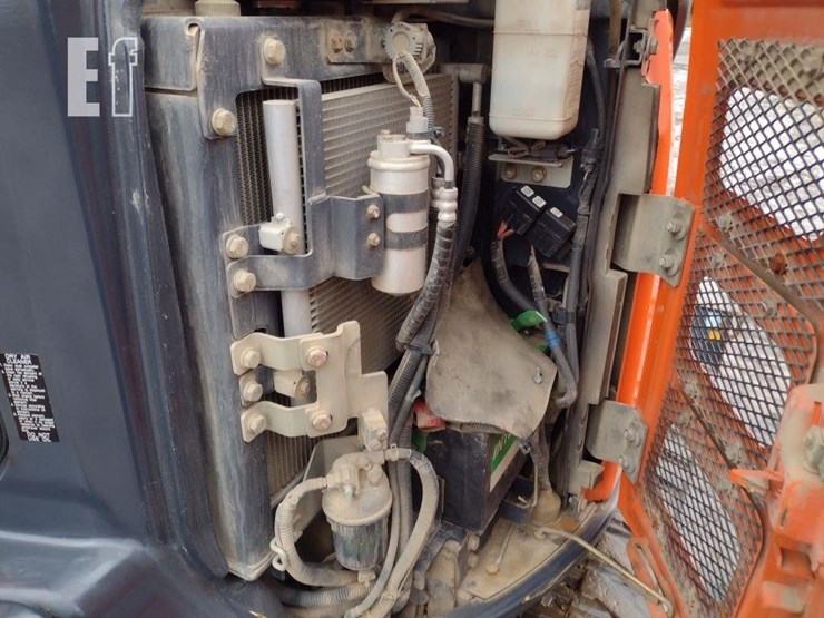 2014-hitachi-zx35u-image-44