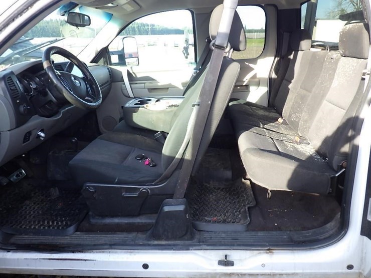 2012-chevrolet-3500-image-18