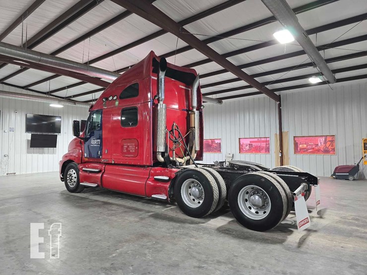 2016-kenworth-t2000-image-4