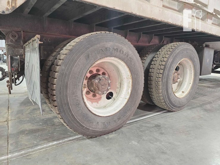 2016-freightliner-114sd-image-33