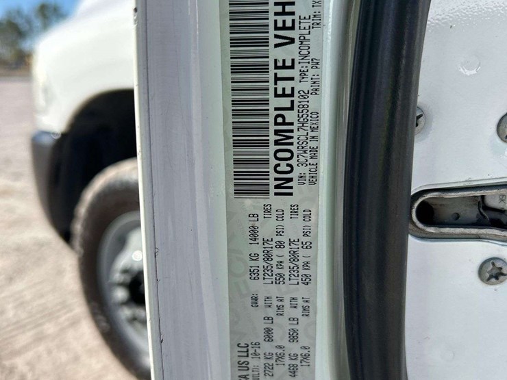 2017-dodge-3500-image-5