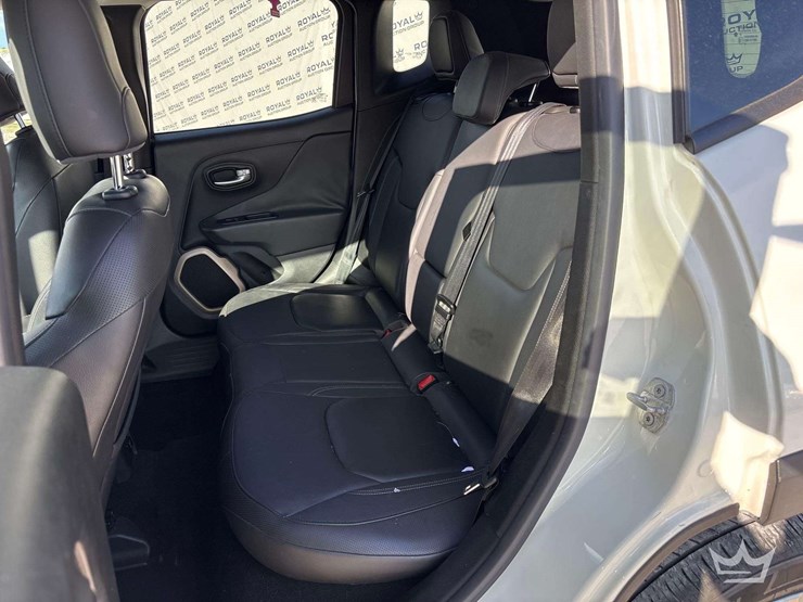 2016-jeep-renegade-image-28