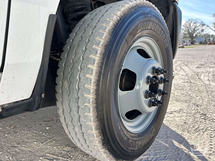 2017-dodge-3500-image-25