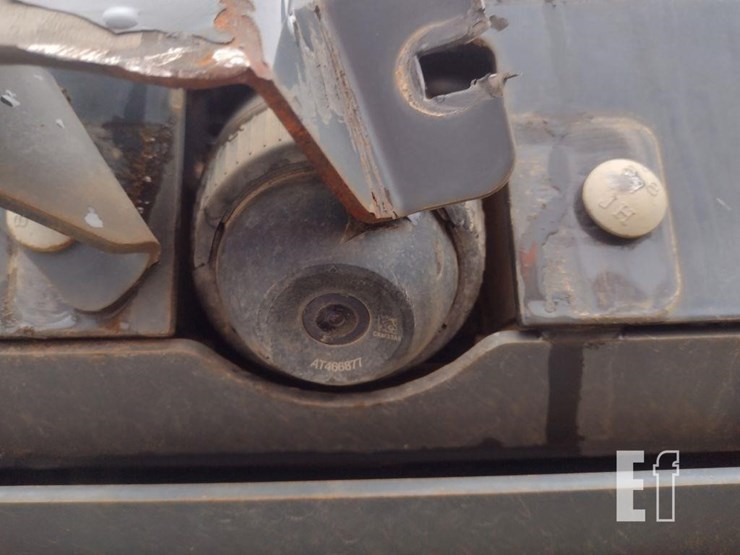 2021-deere-331g-image-35