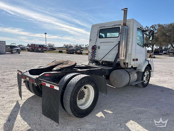 2006-volvo-vnm-image-3