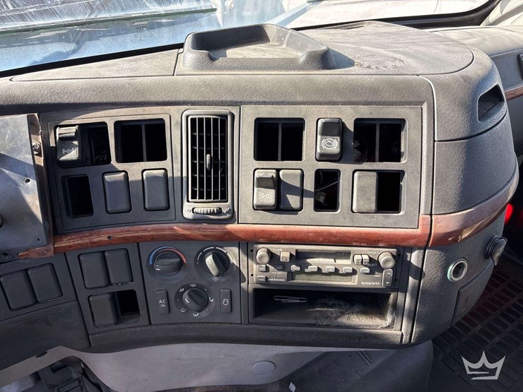 2006-volvo-vnm-image-23