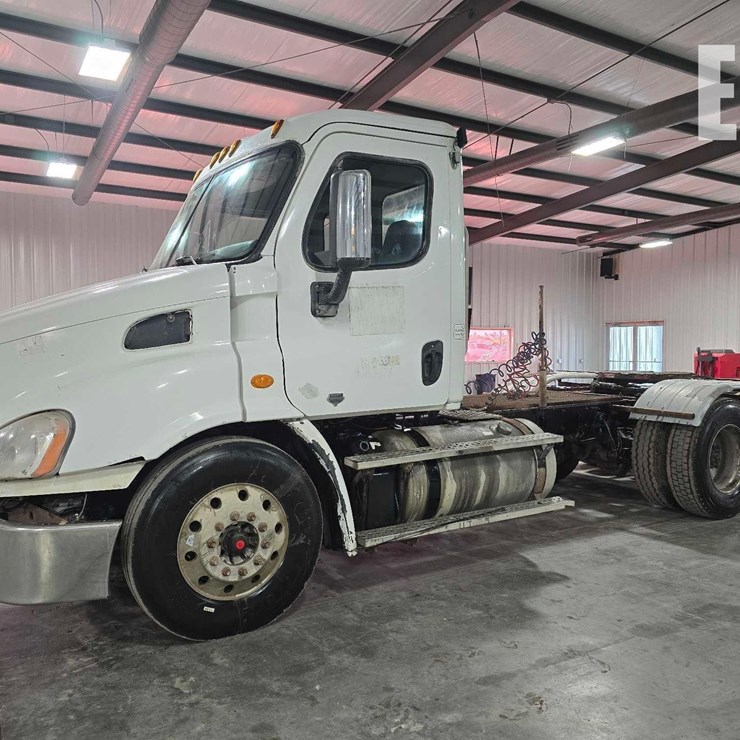 2016 FREIGHTLINER CASCADIA 113