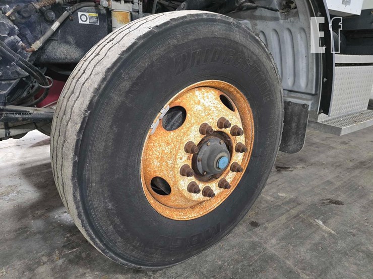 2012-peterbilt-365-image-20