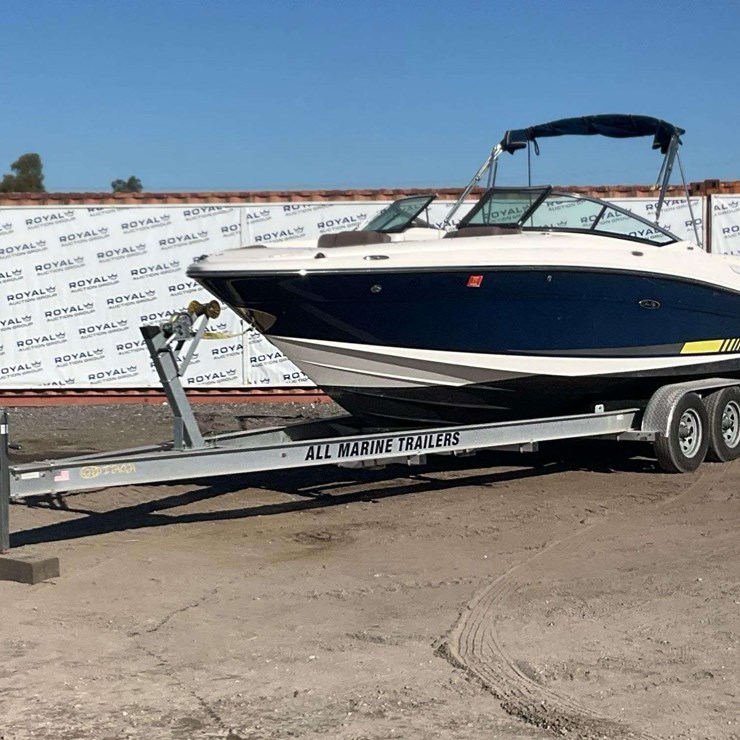 2014 Sea Ray 250SLX Bowrider Boat with T/A Boat Trailer
