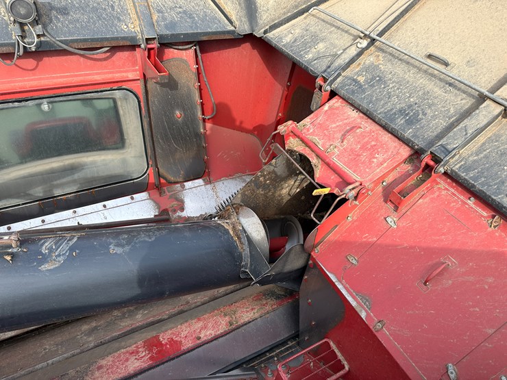 #38416-•-2016-case-axial-flow-8240-prwd-combine-yfg230343-image-61